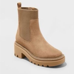 NWT | Universal Thread Kyrie Chunky Heel Boot in Tan | Size 10